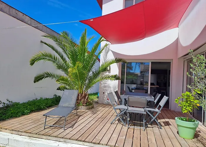 Maison Moderne, Pres Des Plages Et De La Foret.
